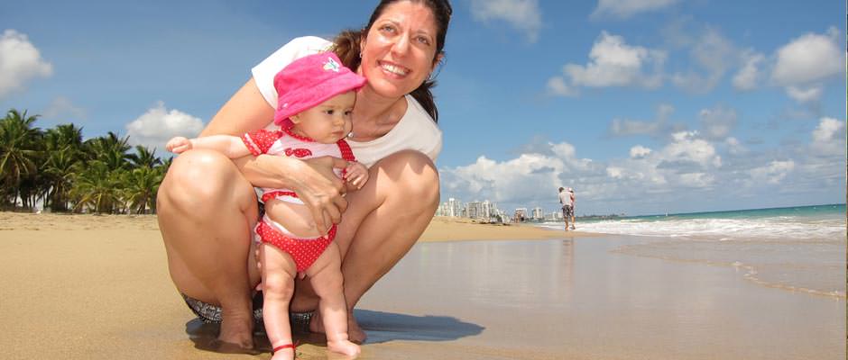 Foto de la familia Guinsburg con Kyla, Martha y Flavio