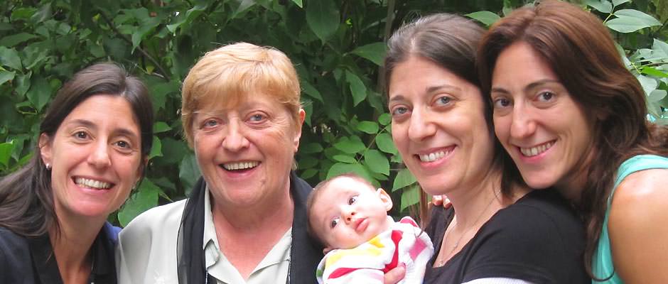 Foto de la familia Guinsburg con Kyla, Martha y Flavio