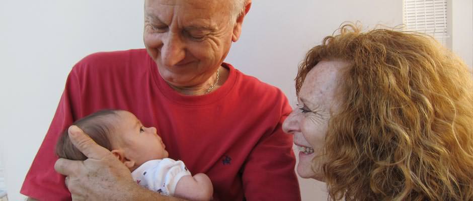 Foto de la familia Guinsburg con Kyla, Martha y Flavio