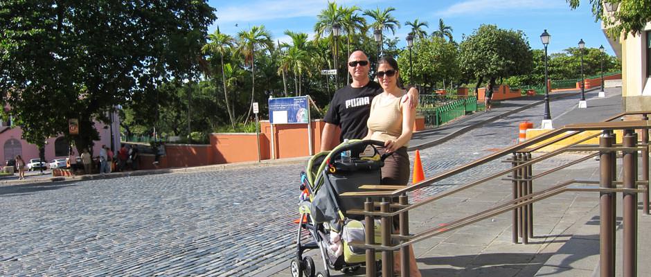 Foto de la familia Guinsburg con Kyla, Martha y Flavio